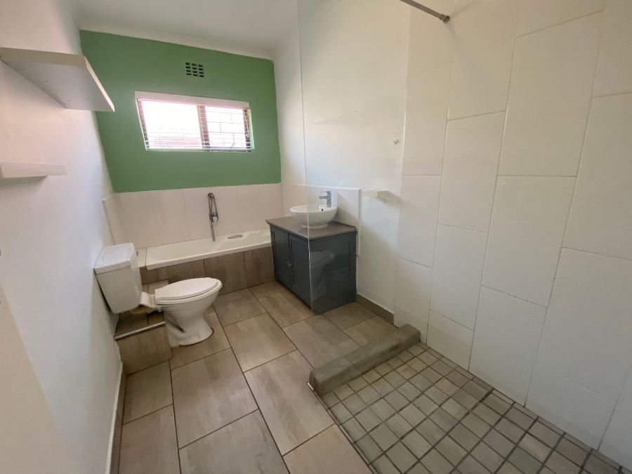 4 Bedroom Property for Sale in Nahoon Valley Park Eastern Cape